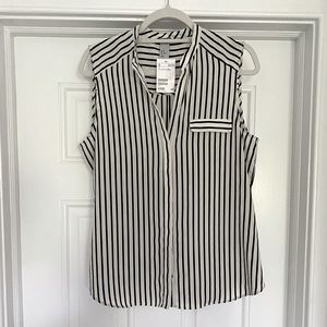 Sleeveless 3/4 button down blouse.